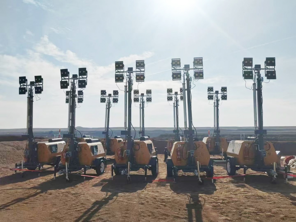 持續(xù)交貨中！山東思拓瑞克20臺9米移動照明燈車陸續(xù)發(fā)貨發(fā)往蒙古國